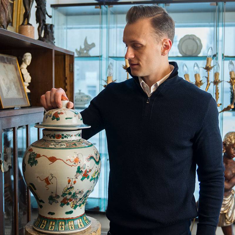 Chinesisches Porzellan Ankauf: Spezialist für antike chinesische Vasen, Imari-Teller und Keramiken aus verschiedenen Dynastien.