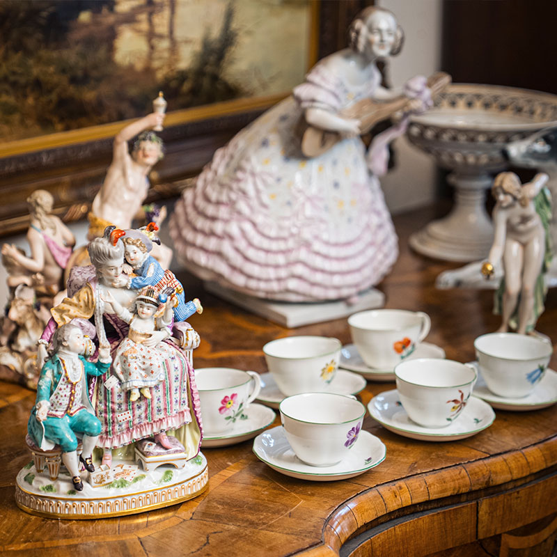 Ankauf von Porzellanfiguren: Spezialist für Hummelfiguren, Goldscheider Tänzerinnen und Wiener Werkstätte Keramiken.